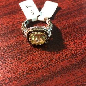 Lia sophia size7 ring